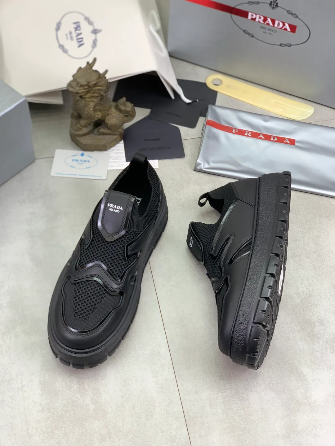 Men's shoes 💰P600💰 [New style] Flying weave series (summer must-have) is now available on the official website, 🆘 Trendy brand (Prada) mainly promotes popular models, avant-garde and versatile fashionable men's shoes, private version mold opening, cowhide surface splicing 1:1.. Fashionable and simple, original imported cowhide and cowhide leather feet; the atmosphere and personality are more fashionable, eye-catching and pursuing class. It will subvert the old idea and be a must-have for fashion trendsetters with you! Must keep it for yourself! High-end comfort and low-end, high-end quality workmanship. Size: 38-45 4️⃣colors available.